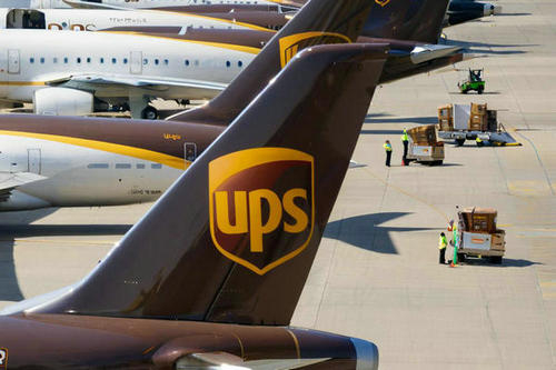 北京UPS國(guó)際快遞免費(fèi)包裝盒的尺寸有哪些？